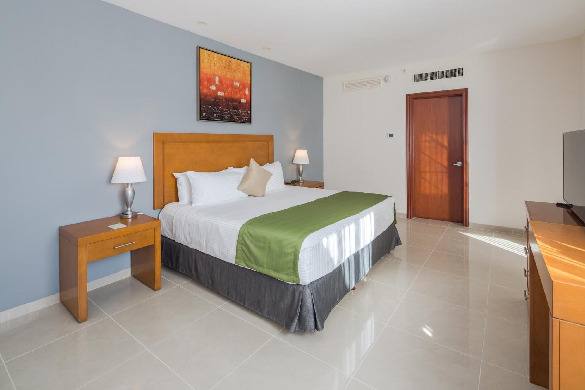 One-Bedroom King Suite - Non-Smoking