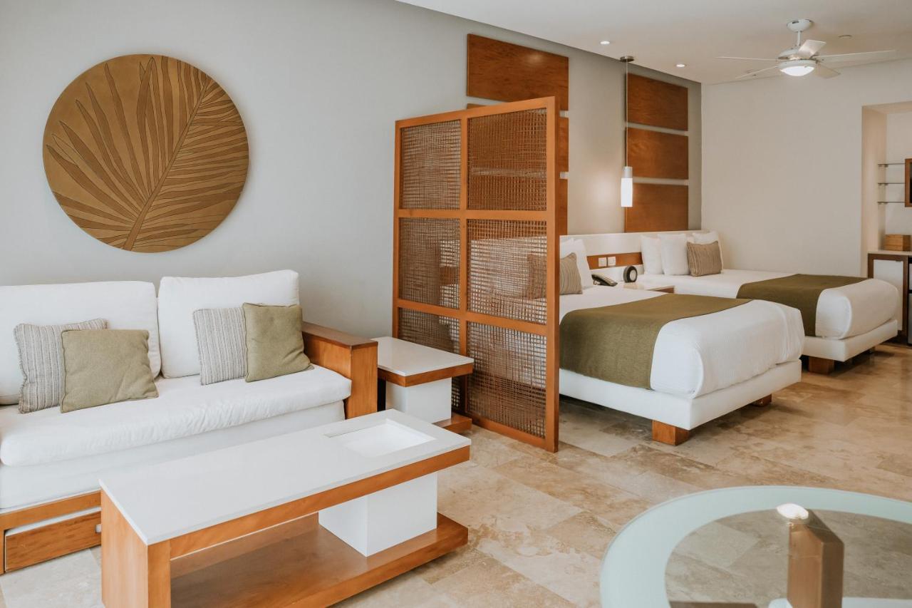 Deluxe Junior Suite 2 Queen Beds