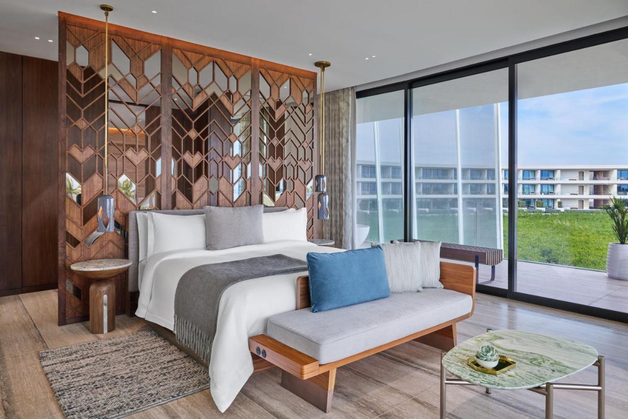 Caroline Astor Corner King Suite Ocean View
