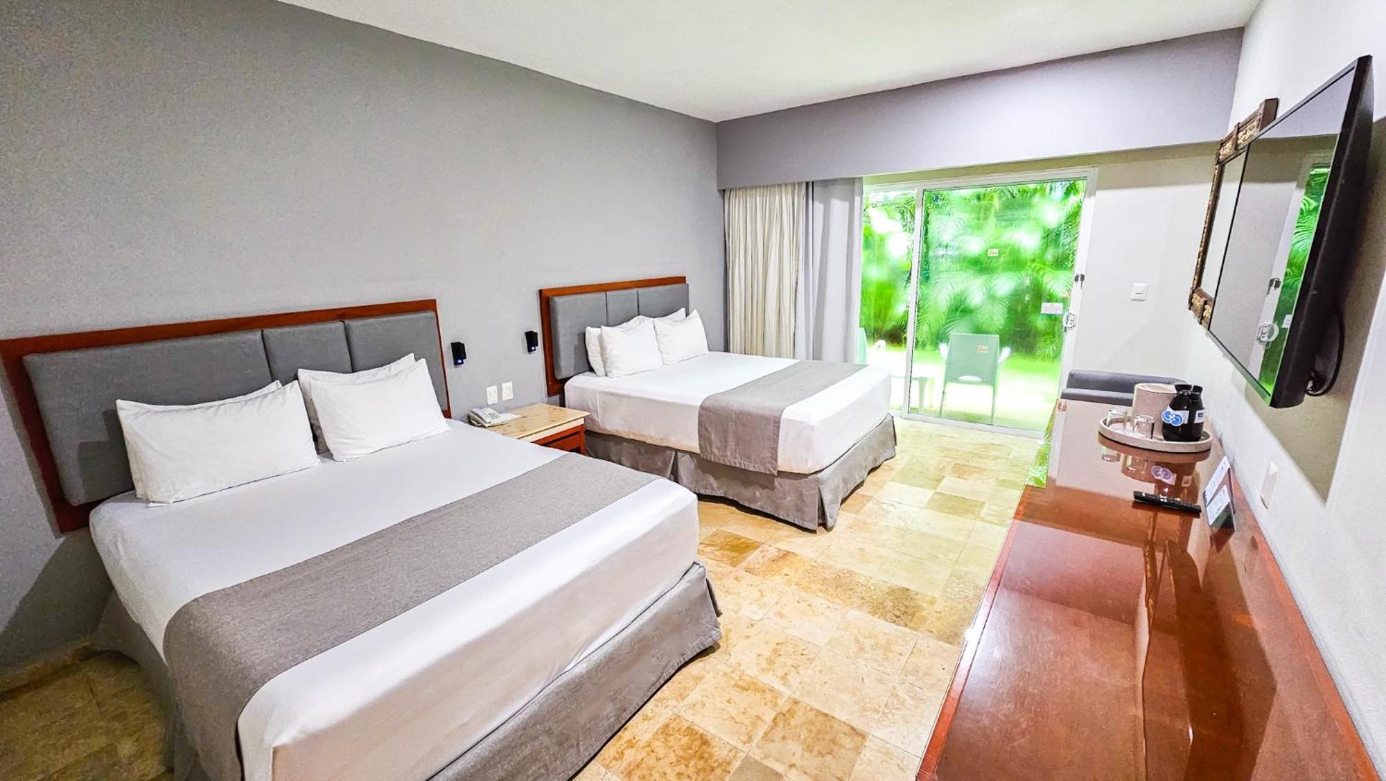 Deluxe, Queen Room with Two Queen Beds, Non-Smoking