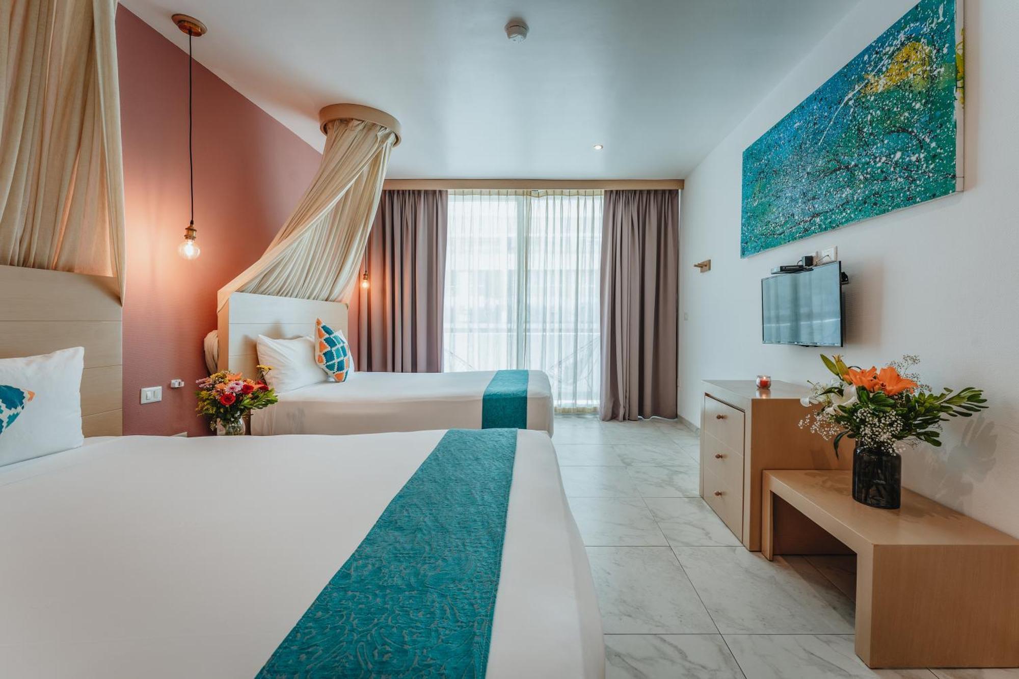 Room King Bed or 2 Queens Beds