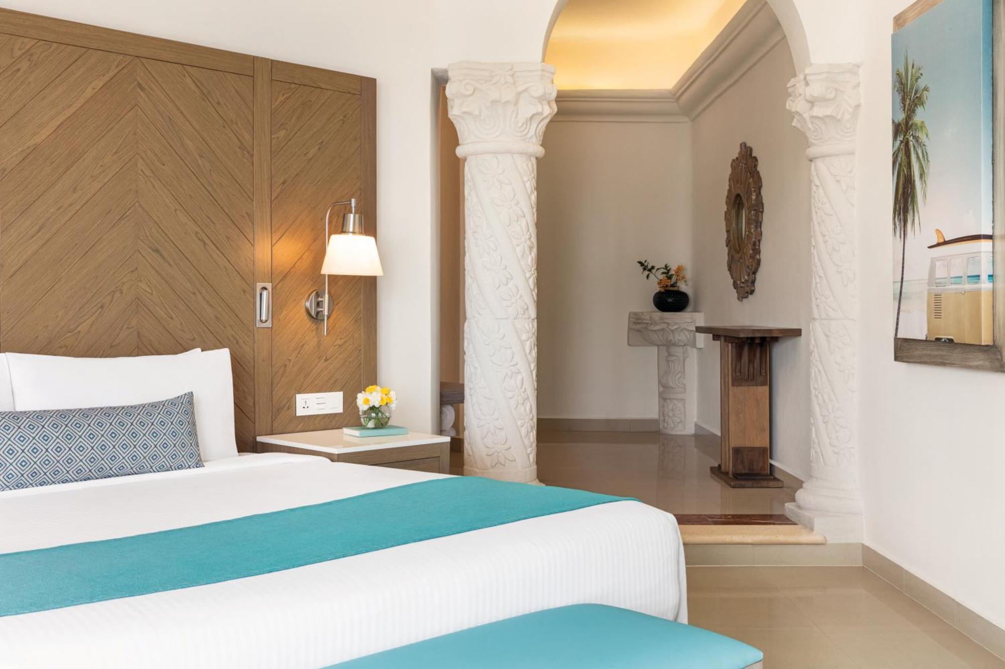 Junior Suite 1 King Bed Oceanview