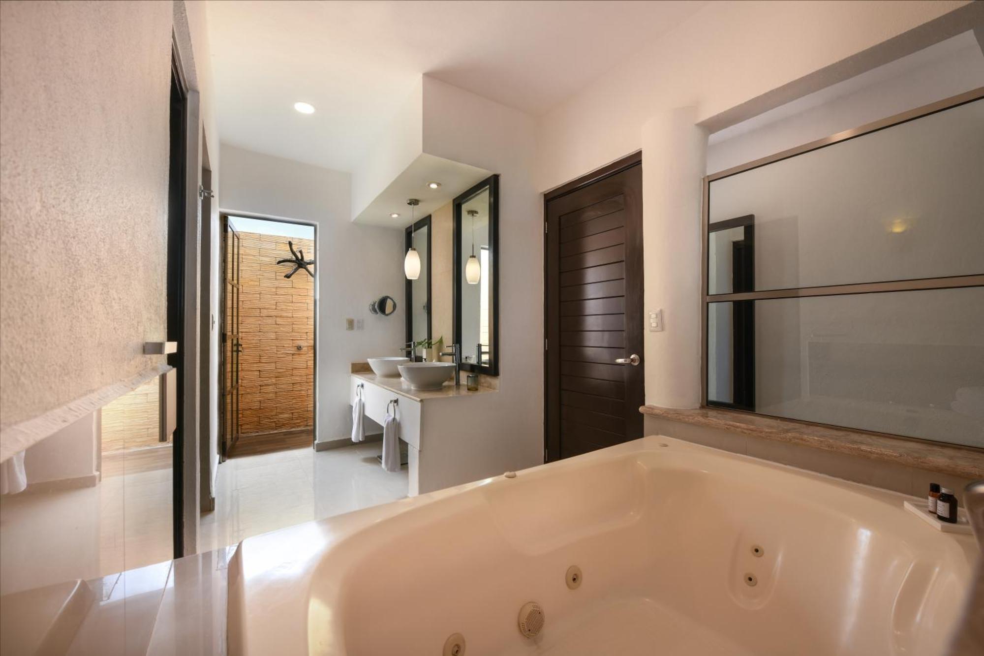 Honeymoon Suite