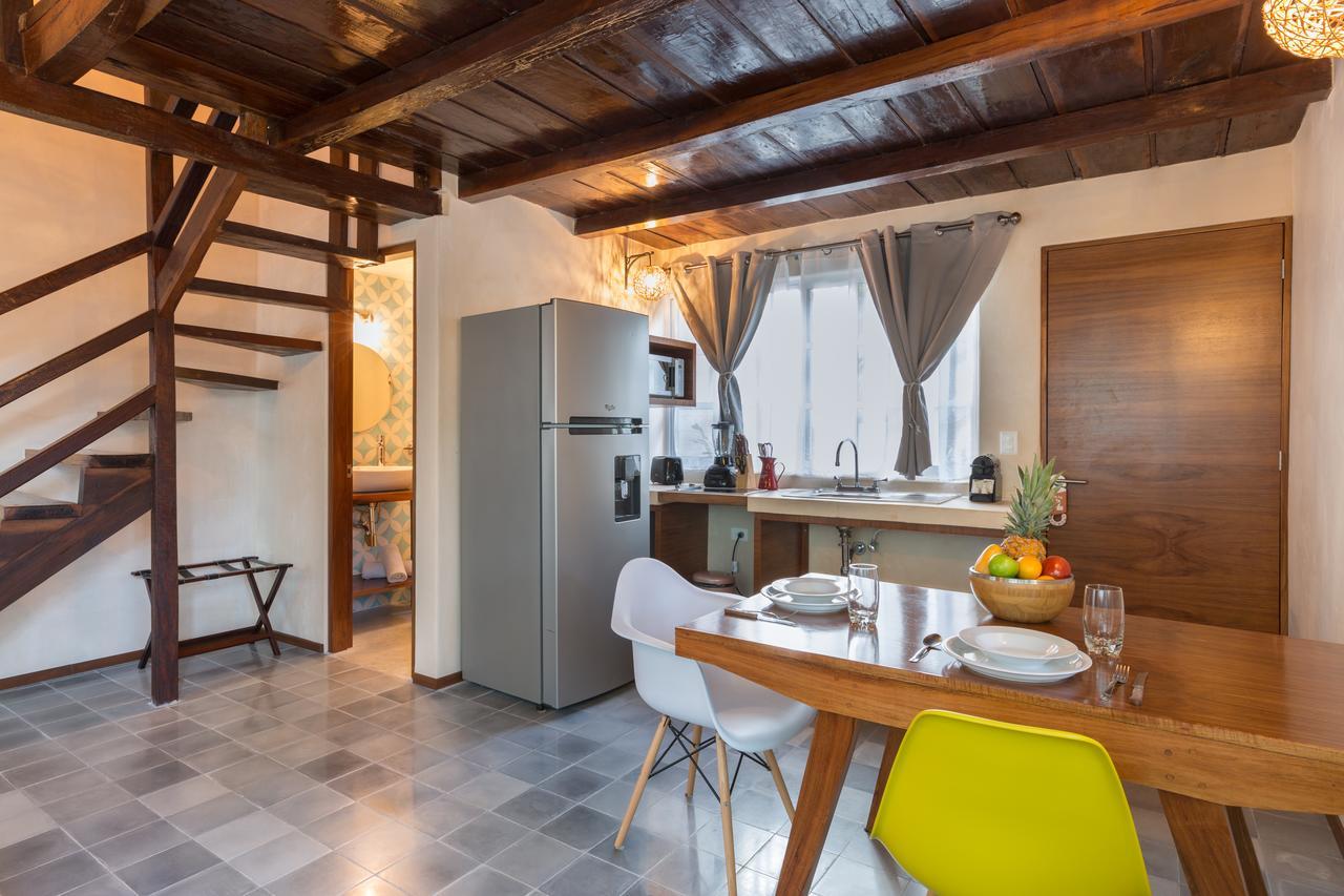 One-Bedroom Apartment Balcony City View